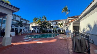 735 SW 148th Ave, Unit 17 in Davie, FL - Building Photo