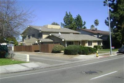 689 W Ashlan Ave in Clovis, CA - Building Photo