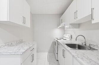 10836-10880 80 Ave in Delta, BC - Building Photo - Building Photo