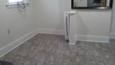 931 E State St in Ithaca, NY - Foto de edificio - Building Photo