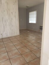 1361 SE 4th St in Deerfield Beach, FL - Foto de edificio - Building Photo