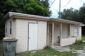 607 S 6th St in Fort Pierce, FL - Foto de edificio - Building Photo