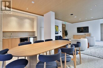 395 Square One Dr in Mississauga, ON - Building Photo - Building Photo