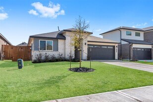 13220 Lago Acero in La Marque, TX - Building Photo