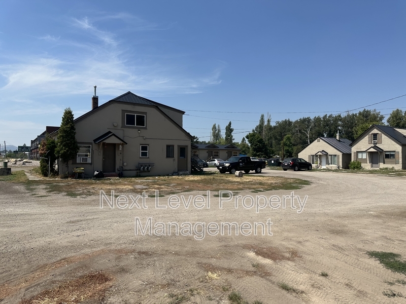 1263 US-2 in Kalispell, MT - Foto de edificio