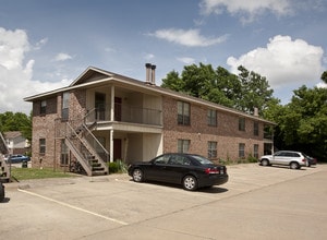 Sweetser Properties in Fayetteville, AR - Foto de edificio - Building Photo