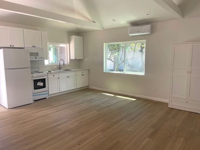 4919 Enfield Ave in Los Angeles, CA - Foto de edificio - Building Photo