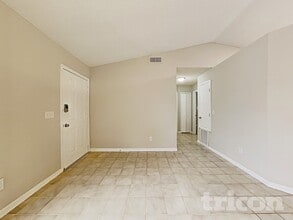 2980 Lagoon Ave in Deltona, FL - Foto de edificio - Building Photo