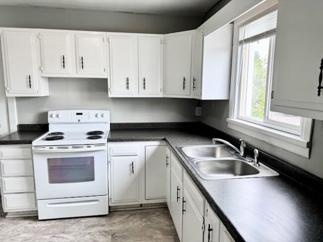 1205 Belknap St in Superior, WI - Building Photo - Building Photo