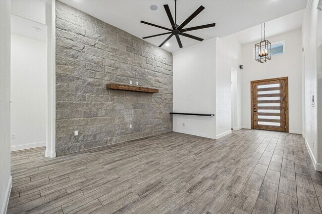 136 Greg Ln in Jarrell, TX - Foto de edificio - Building Photo