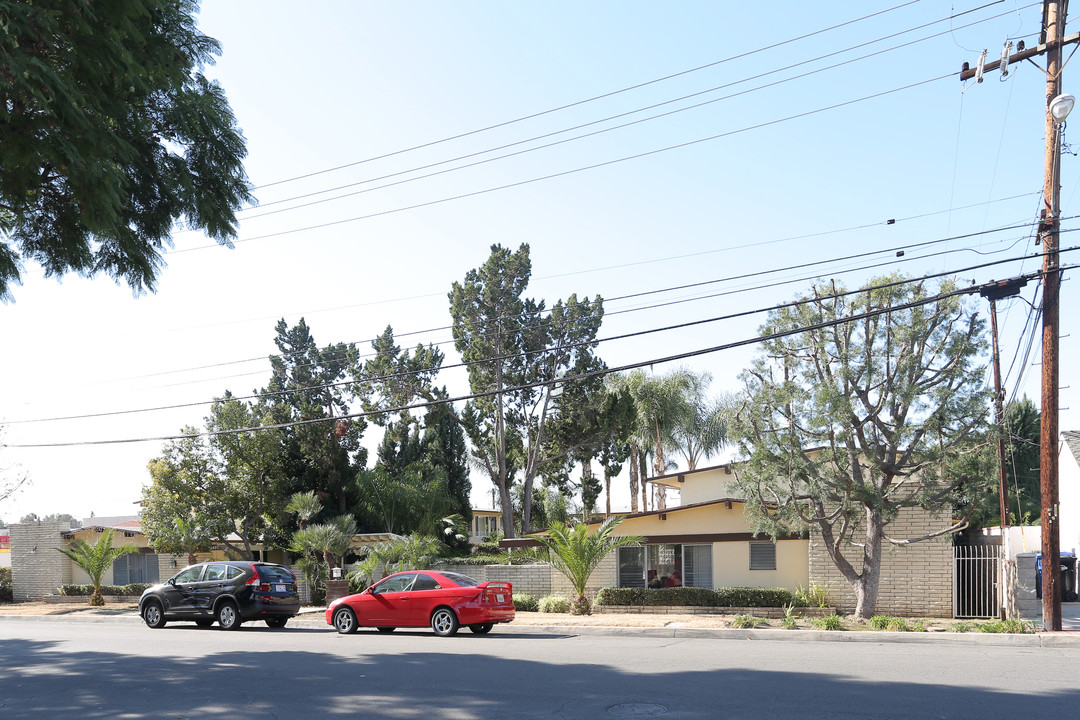 Friendly Hills Villas in Whittier, CA - Building Photo