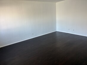 10929 Buford Ave, Unit 10927 B in Inglewood, CA - Building Photo - Building Photo