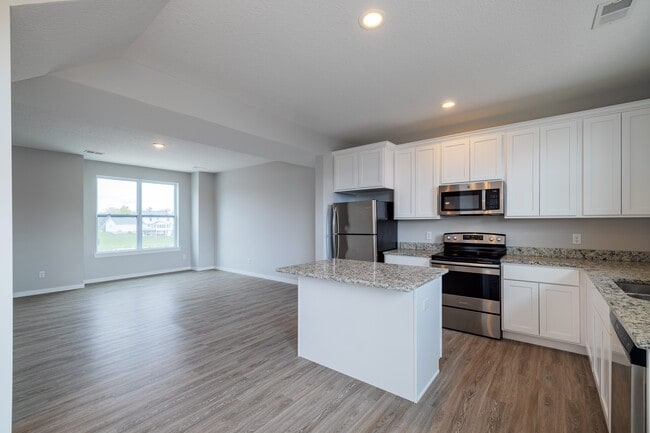 Lamp 55th Ave, LLC in Davenport, IA - Building Photo - Building Photo