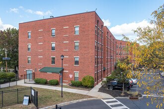 55 Harvey at Providence Square in New Brunswick, NJ - Foto de edificio - Primary Photo