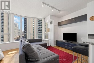 33 Sheppard Ave E in Toronto, ON - Building Photo - Building Photo