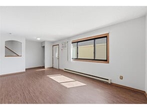 64 E 13th St in Waconia, MN - Building Photo - Building Photo