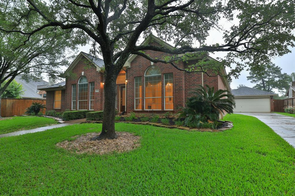 17222 Leeside Dr in Tomball, TX - Building Photo