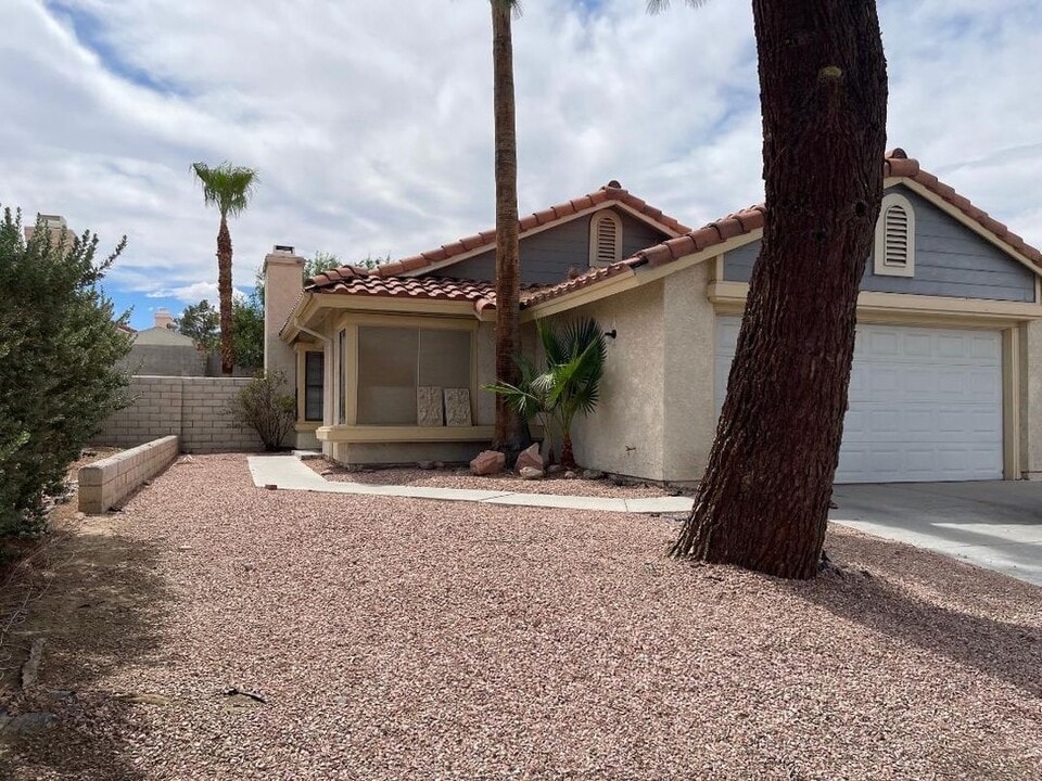 8309 Palmada Dr in Las Vegas, NV - Building Photo