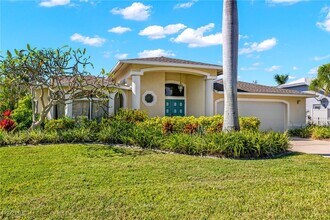 3906 SE 20th Pl in Cape Coral, FL - Foto de edificio - Building Photo
