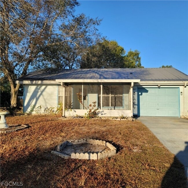 property at 2007 Mariner Ct