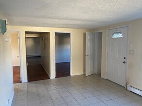 14 Lantern St in Huntington, NY - Building Photo - Building Photo