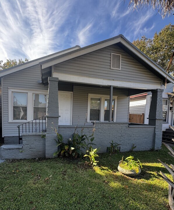 1003 W 46th St in Savannah, GA - Building Photo