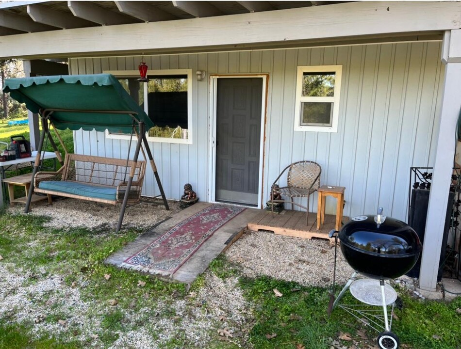 6906 Bayne Rd in Placerville, CA - Building Photo