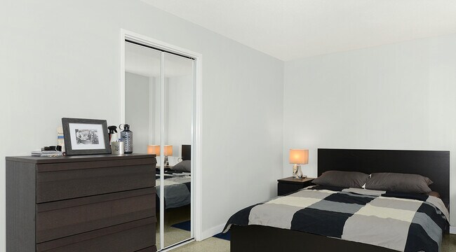 235 Bay St in Ottawa, ON - Building Photo - Building Photo