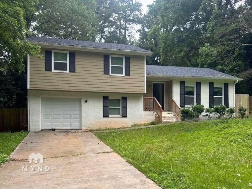 851 Raintree Way SE in Conyers, GA - Building Photo