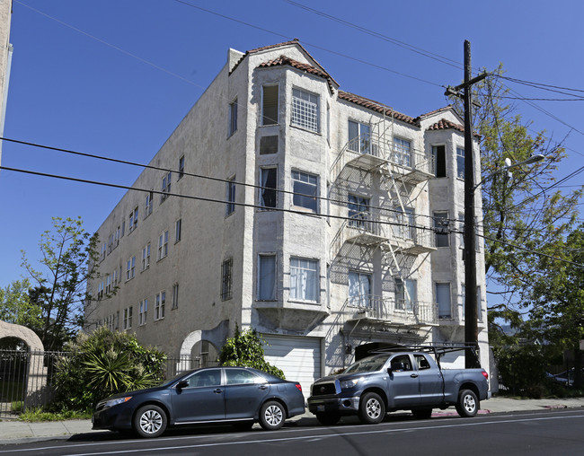 642 Alcatraz Ave in Oakland, CA - Building Photo - Building Photo