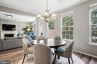 2663 Manhattan Pl in Vienna, VA - Building Photo - Building Photo