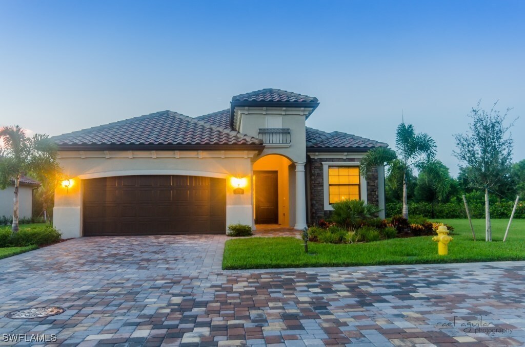 9230 Veneto Pl in Naples, FL - Building Photo
