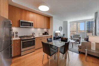 625W W 57th St in New York, NY - Foto de edificio - Building Photo