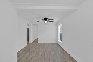 3307 Broadway St in Houston, TX - Building Photo