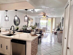 2811 Somerset Dr in Lauderdale Lakes, FL - Building Photo - Building Photo