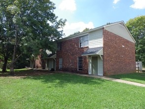 1040 N Montgomery St in Starkville, MS - Foto de edificio - Other