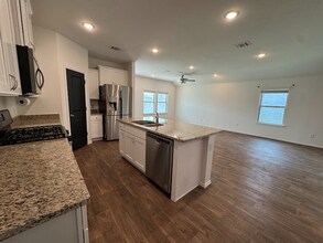 2420 Mulligan Ln in Navasota, TX - Building Photo - Building Photo