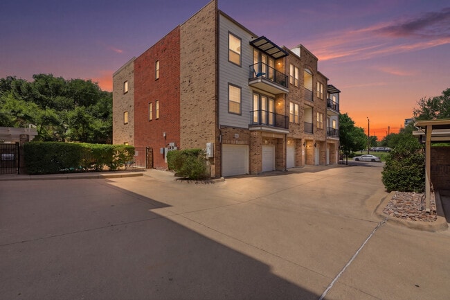 property at 1020 Texas St