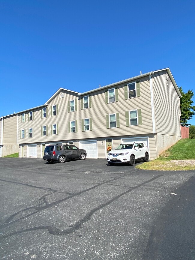204 Betsinger Rd, Unit 10 in Sherrill, NY - Foto de edificio - Building Photo