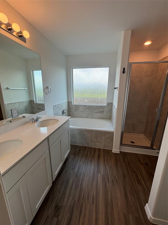 309 Bronco Billy Dr in Jarrell, TX - Building Photo