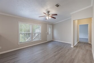 1520 W Creek Dr in Conroe, TX - Building Photo - Building Photo