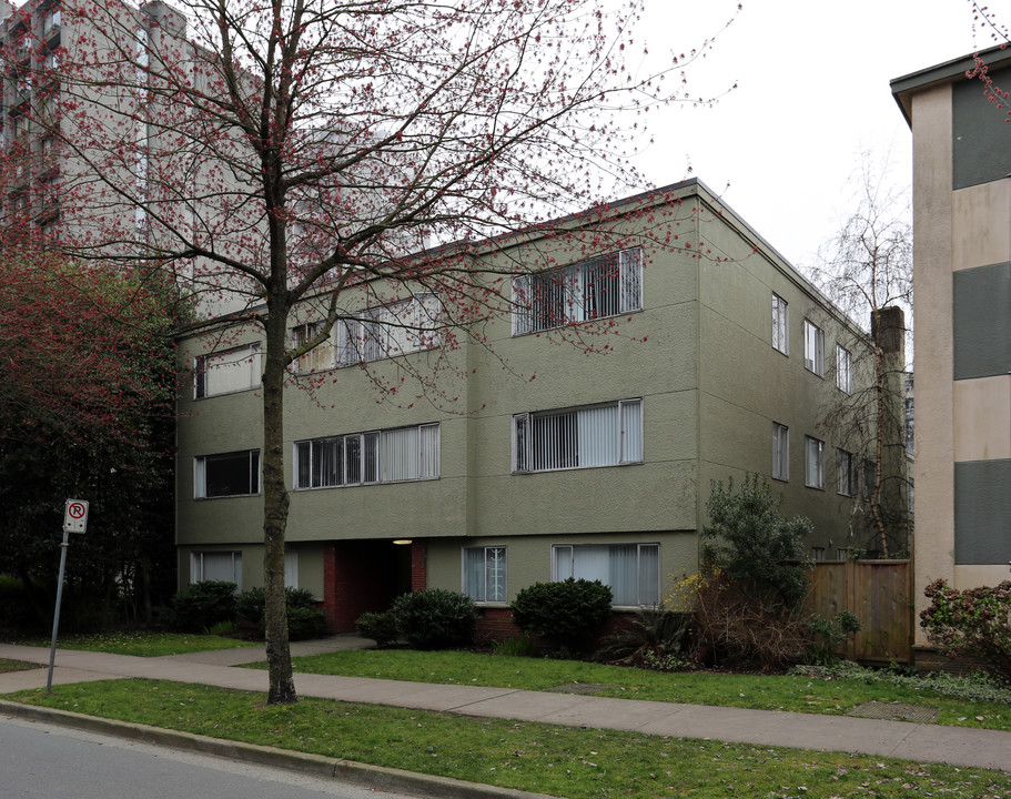 1056 Burnaby St in Vancouver, BC - Building Photo