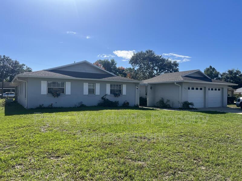 271 N Evans Cir in Deltona, FL - Building Photo