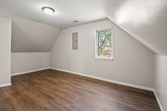 121 E North St in Warrensburg, MO - Building Photo - Building Photo