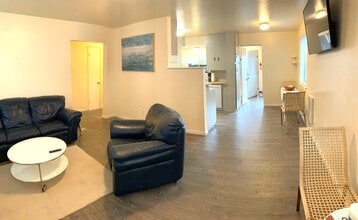 125 S 8th St in Lakeside, OR - Foto de edificio - Building Photo