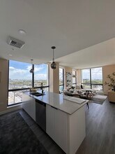 114 NE 22nd St, Unit B32 in Miami, FL - Foto de edificio - Building Photo