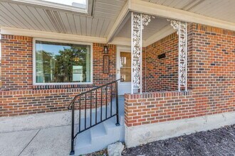 9308 Lindaro Ln in Dallas, TX - Building Photo - Building Photo