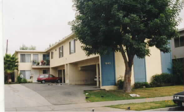 Red Curb in Torrance, CA - Building Photo