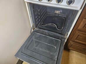 401 N East St, Unit 104 in Weyauwega, WI - Foto de edificio - Building Photo