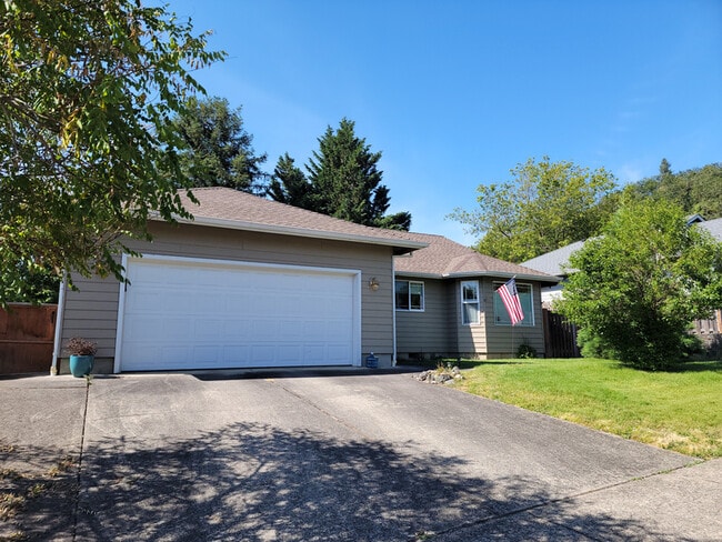 property at 2301 SE Chinaberry Ave